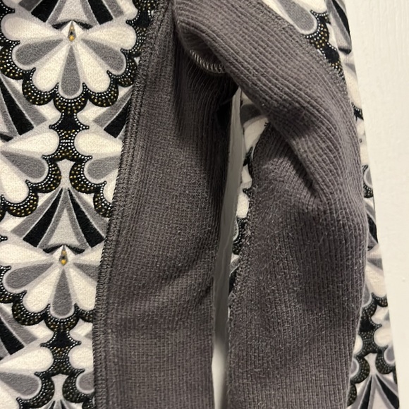 🦄Ivivva remix hoodie🦄 - Picture 9 of 9